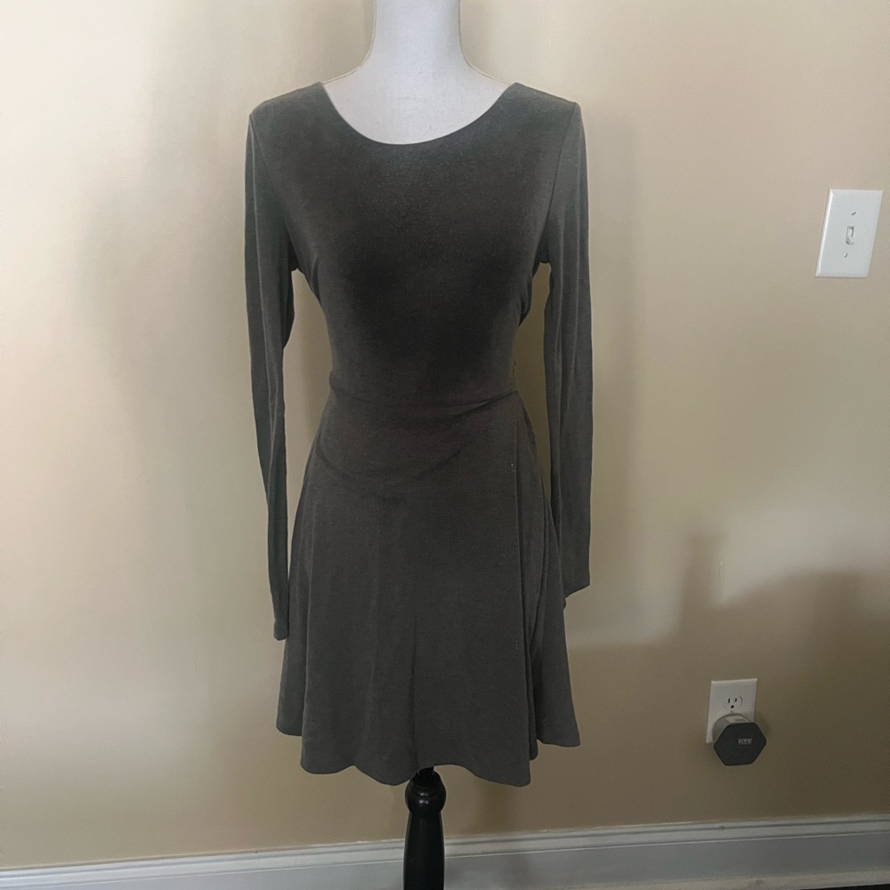 Forever 21: Green Long Sleeve Fit & Flare Dress (XL)
**NO TAGS**